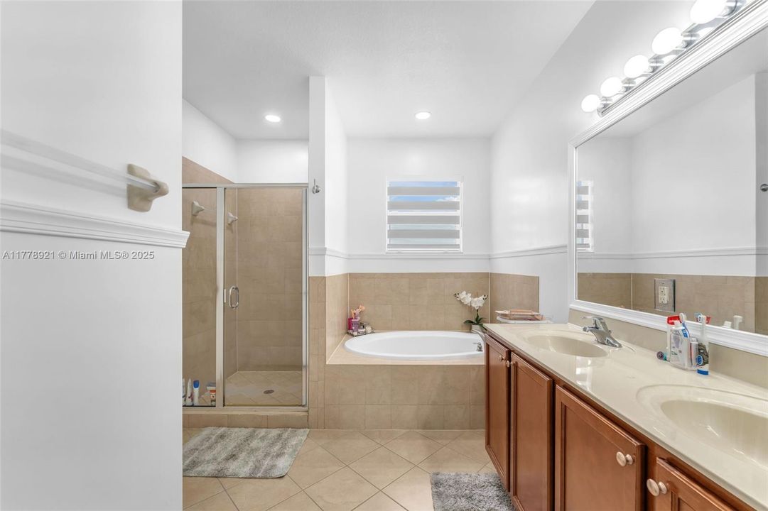 Recently Sold: $620,000 (5 beds, 3 baths, 2514 Square Feet)