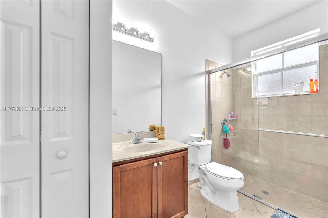 Recently Sold: $620,000 (5 beds, 3 baths, 2514 Square Feet)