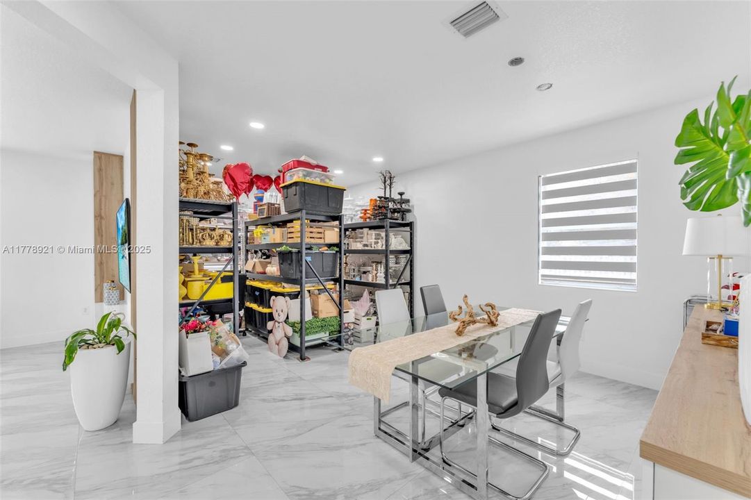 Recently Sold: $620,000 (5 beds, 3 baths, 2514 Square Feet)