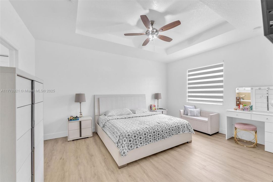 Recently Sold: $620,000 (5 beds, 3 baths, 2514 Square Feet)