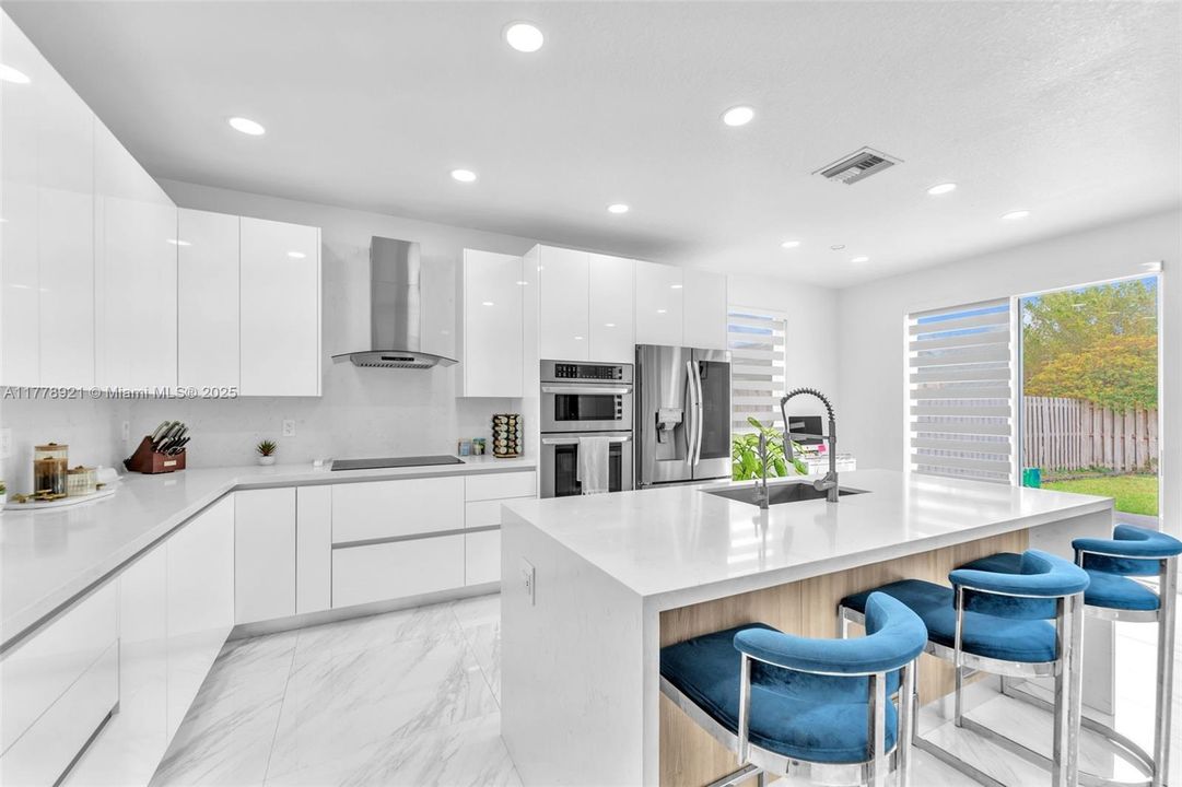 Recently Sold: $620,000 (5 beds, 3 baths, 2514 Square Feet)