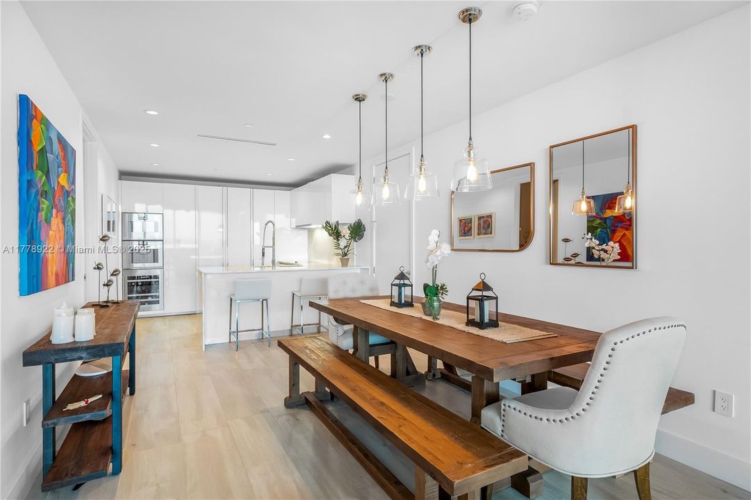 На продажу: $3,825,000 (2 спален, 2 ванн, 1704 Квадратных фут)