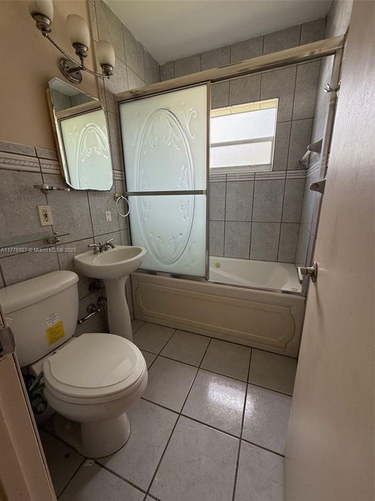 Недавно продано: $439,900 (3 спален, 1 ванн, 1190 Квадратных фут)