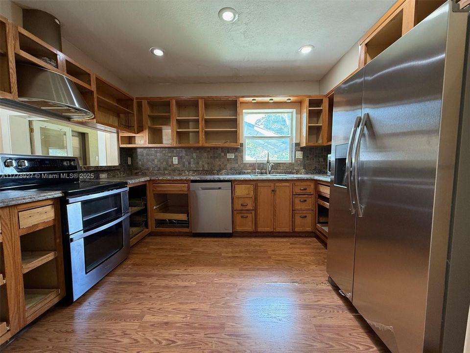 Недавно продано: $439,900 (3 спален, 1 ванн, 1190 Квадратных фут)