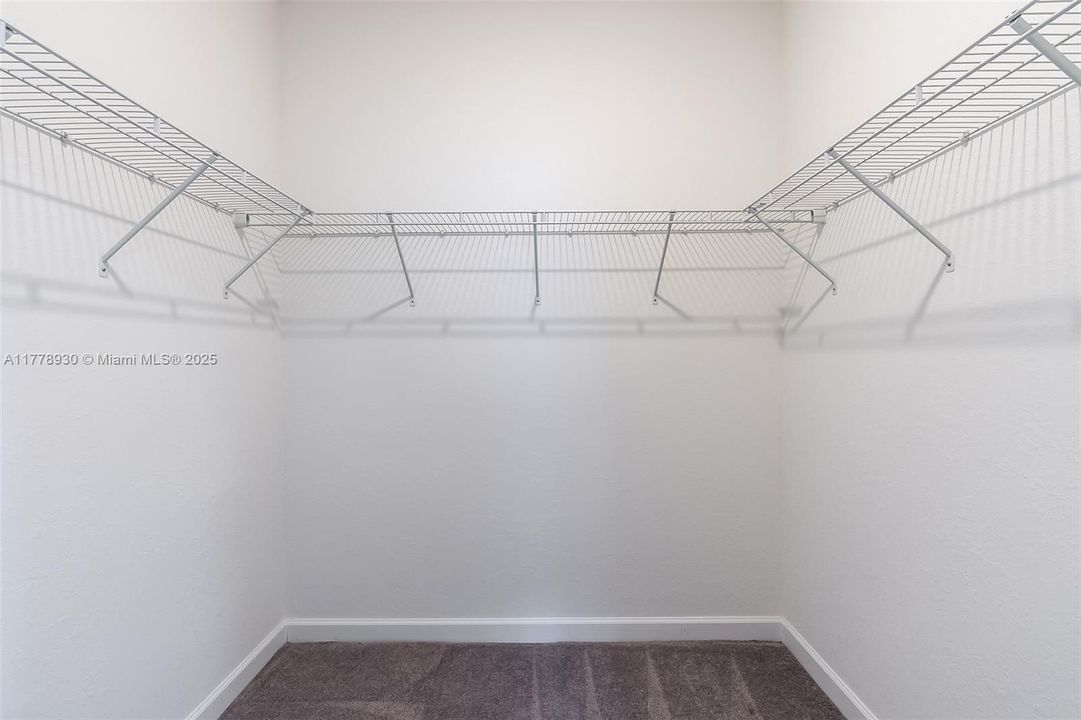 Recientemente alquilado: $3,650 (4 camas, 2 baños, 1983 Pies cuadrados)