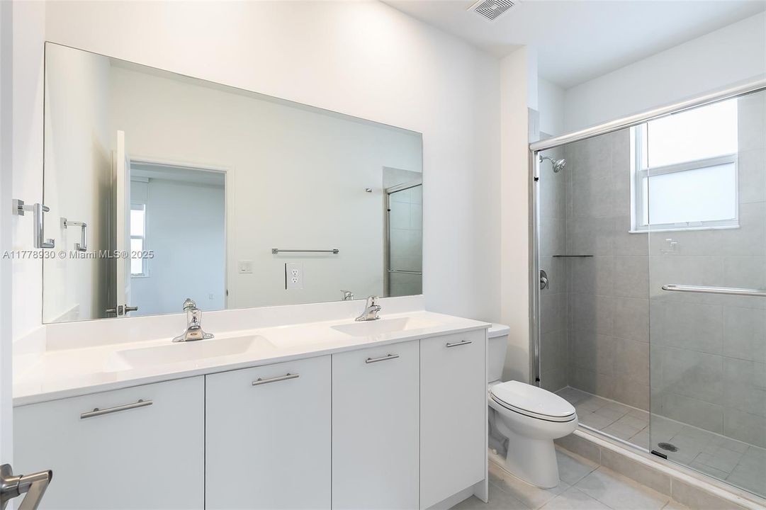 Recientemente alquilado: $3,650 (4 camas, 2 baños, 1983 Pies cuadrados)