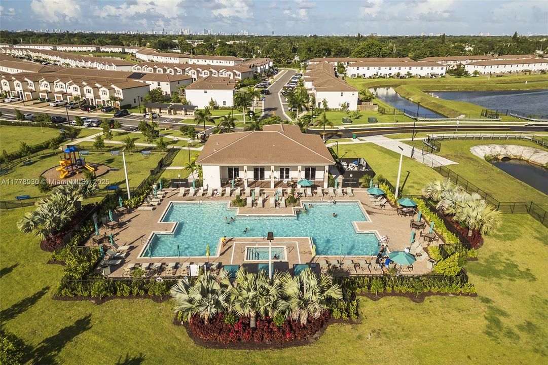 Recientemente alquilado: $3,650 (4 camas, 2 baños, 1983 Pies cuadrados)