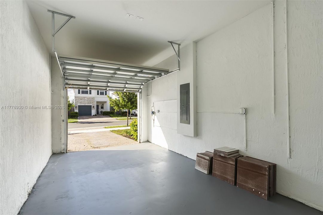 Recientemente alquilado: $3,650 (4 camas, 2 baños, 1983 Pies cuadrados)