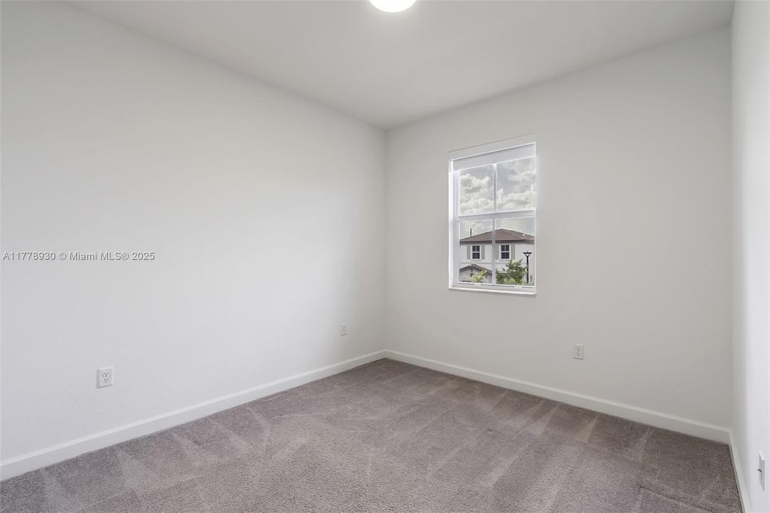 Recientemente alquilado: $3,650 (4 camas, 2 baños, 1983 Pies cuadrados)