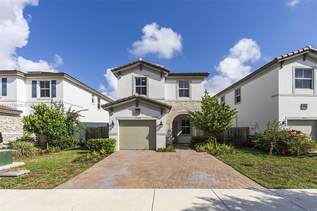 Recientemente alquilado: $3,650 (4 camas, 2 baños, 1983 Pies cuadrados)