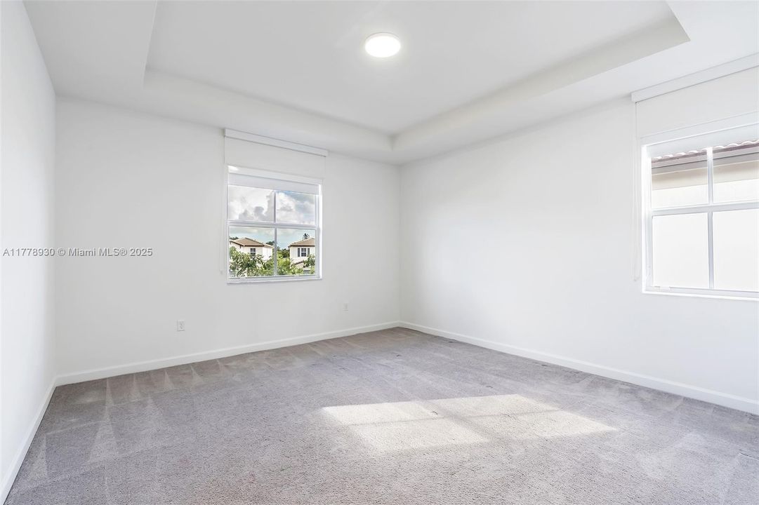 Recientemente alquilado: $3,650 (4 camas, 2 baños, 1983 Pies cuadrados)