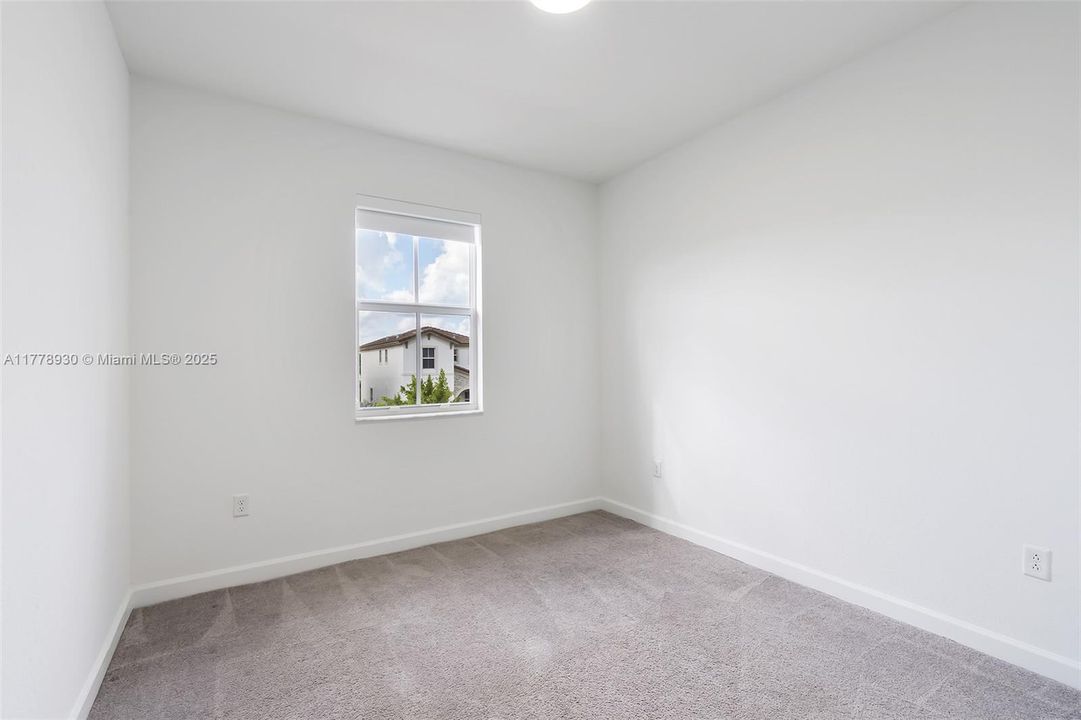 Recientemente alquilado: $3,650 (4 camas, 2 baños, 1983 Pies cuadrados)