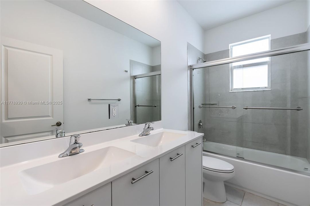 Recientemente alquilado: $3,650 (4 camas, 2 baños, 1983 Pies cuadrados)