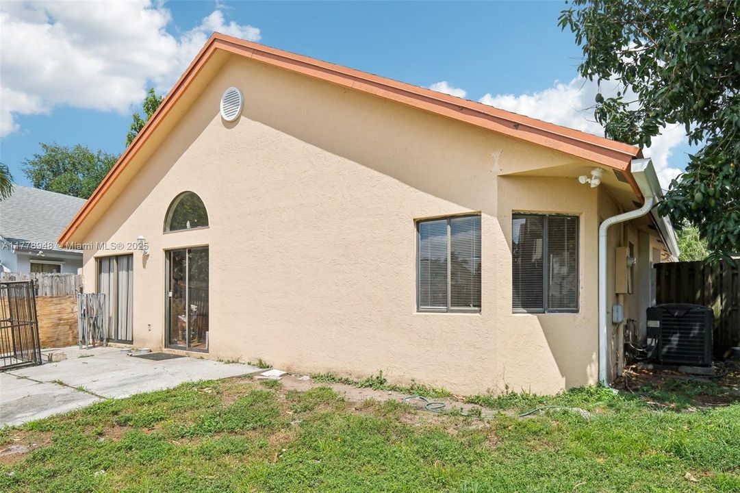 最近售出: $425,000 (3 贝兹, 2 浴室, 1471 平方英尺)