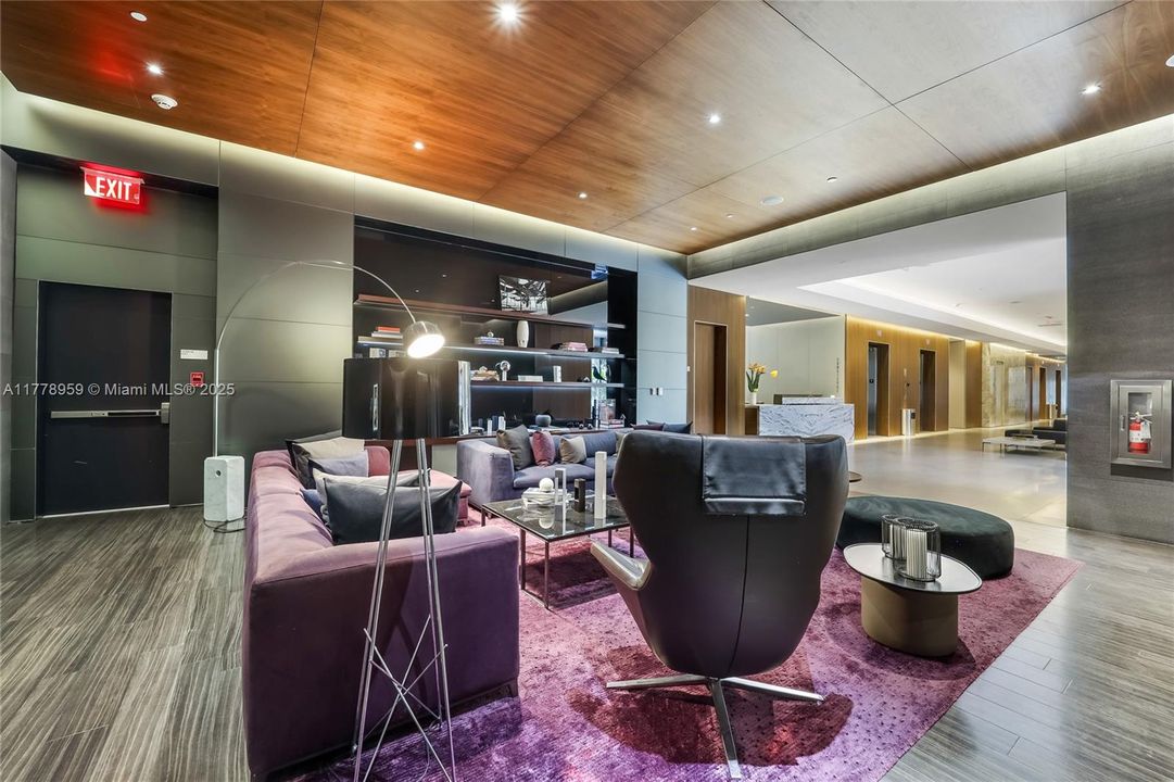 Recently Sold: $1,075,000 (2 beds, 2 baths, 1265 Square Feet)