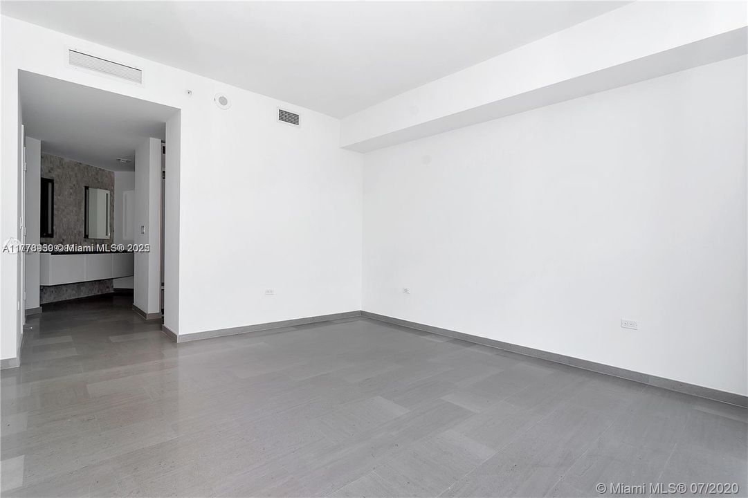 Recently Sold: $1,075,000 (2 beds, 2 baths, 1265 Square Feet)