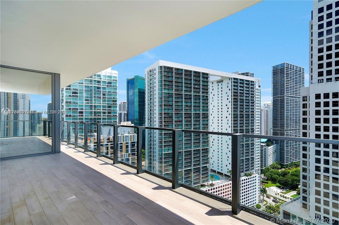 Recently Sold: $1,075,000 (2 beds, 2 baths, 1265 Square Feet)