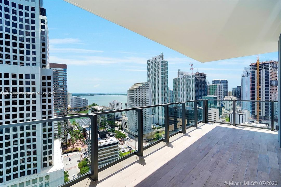 Recently Sold: $1,075,000 (2 beds, 2 baths, 1265 Square Feet)