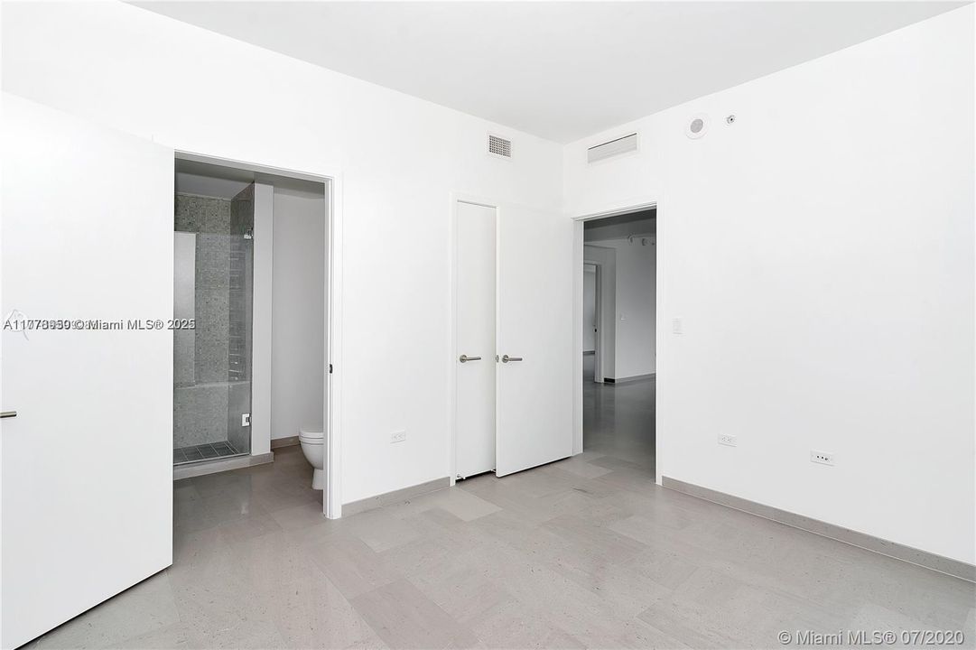 Recently Sold: $1,075,000 (2 beds, 2 baths, 1265 Square Feet)