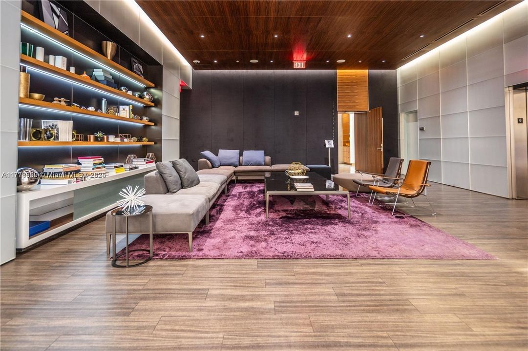 Recently Sold: $1,075,000 (2 beds, 2 baths, 1265 Square Feet)