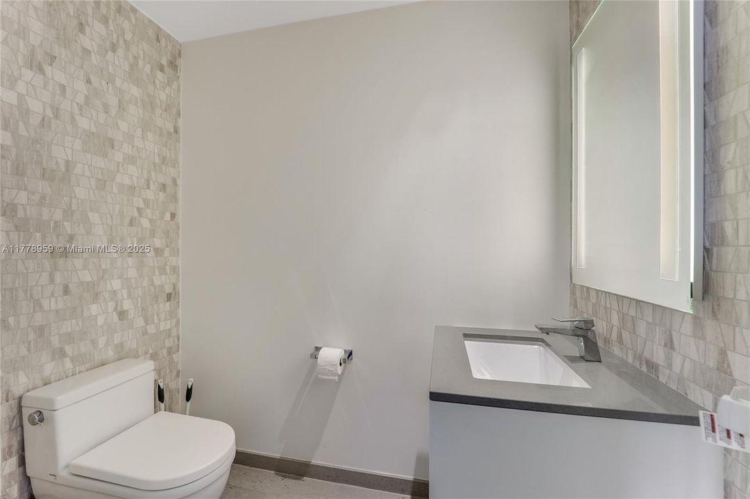 Recently Sold: $1,075,000 (2 beds, 2 baths, 1265 Square Feet)