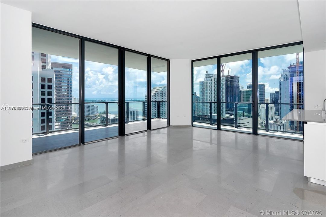 Recently Sold: $1,075,000 (2 beds, 2 baths, 1265 Square Feet)