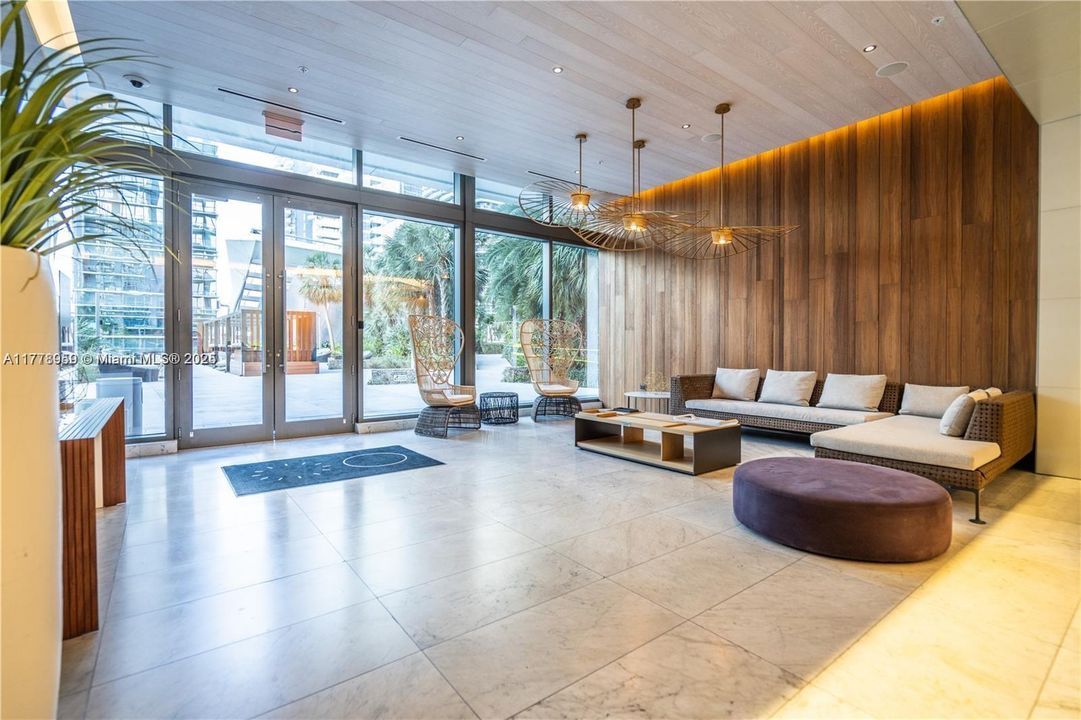 Recently Sold: $1,075,000 (2 beds, 2 baths, 1265 Square Feet)