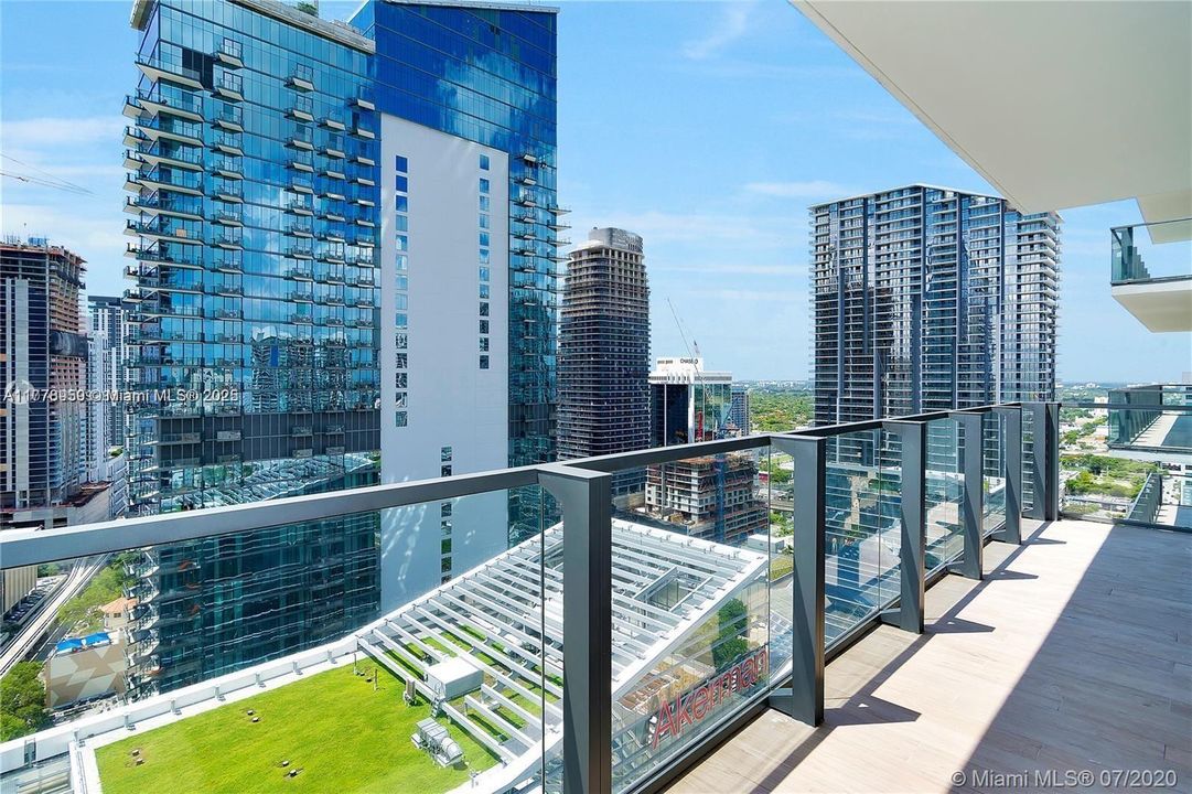 Recently Sold: $1,075,000 (2 beds, 2 baths, 1265 Square Feet)