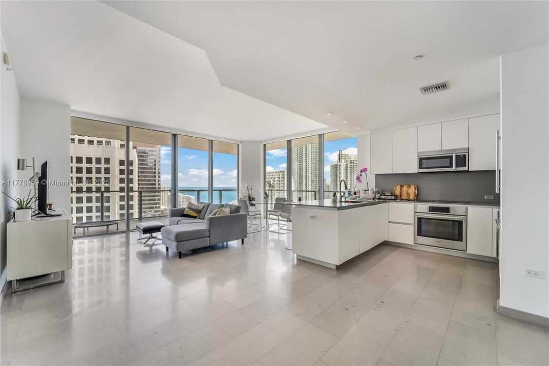 Recently Sold: $1,075,000 (2 beds, 2 baths, 1265 Square Feet)