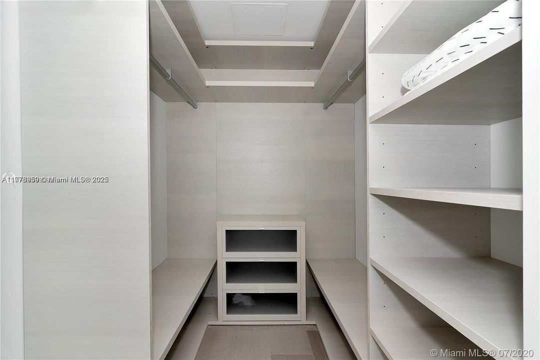 Recently Sold: $1,075,000 (2 beds, 2 baths, 1265 Square Feet)