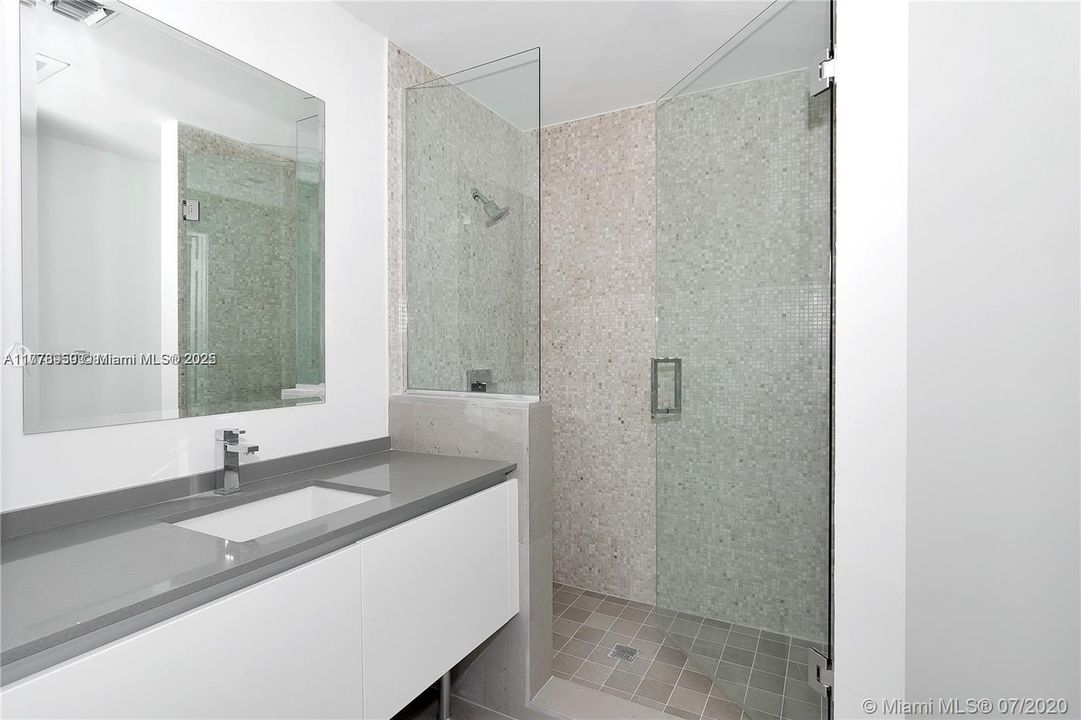 Recently Sold: $1,075,000 (2 beds, 2 baths, 1265 Square Feet)