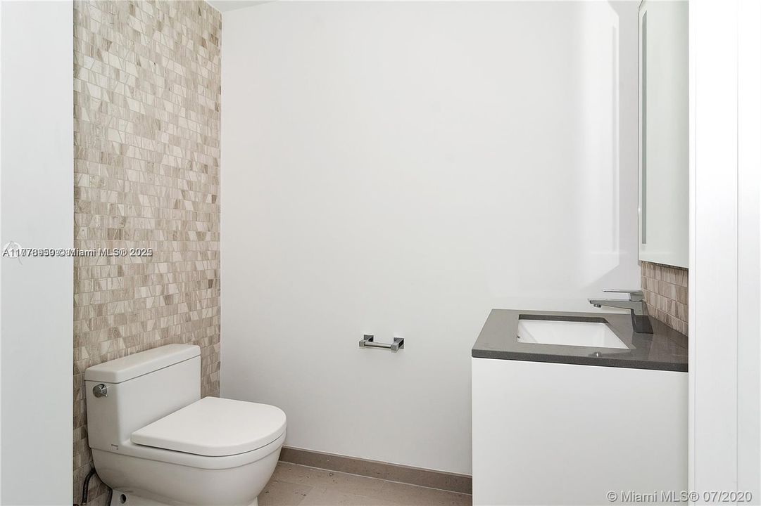 Recently Sold: $1,075,000 (2 beds, 2 baths, 1265 Square Feet)