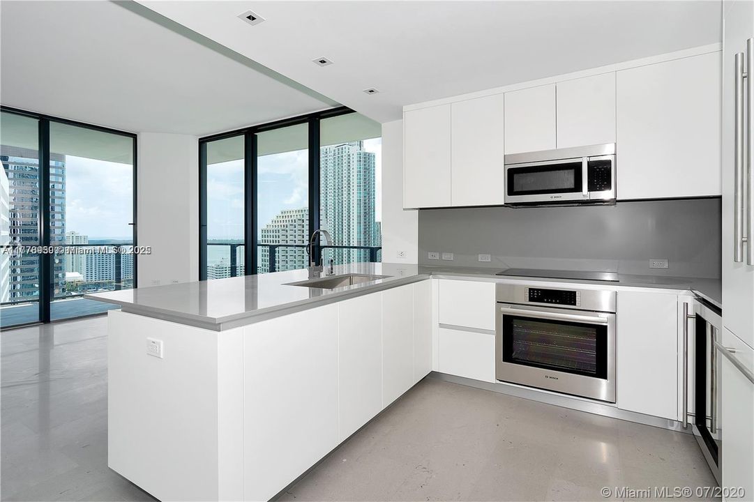Recently Sold: $1,075,000 (2 beds, 2 baths, 1265 Square Feet)