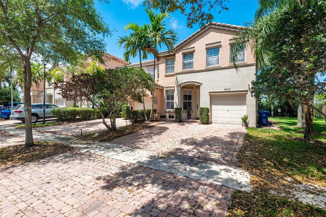 Recientemente alquilado: $3,500 (3 camas, 2 baños, 2034 Pies cuadrados)