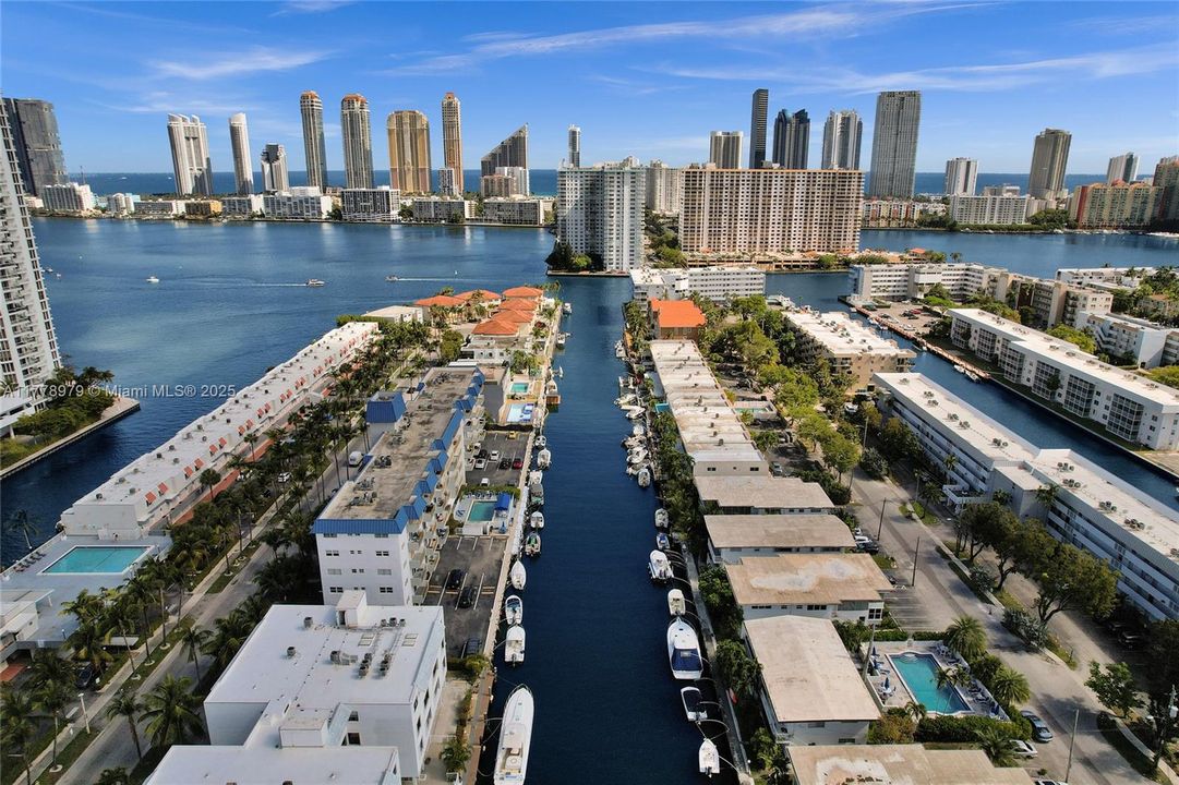 Vendido Recientemente: $215,000 (1 camas, 1 baños, 826 Pies cuadrados)