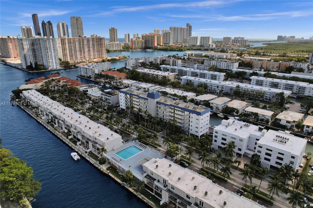 Vendido Recientemente: $215,000 (1 camas, 1 baños, 826 Pies cuadrados)