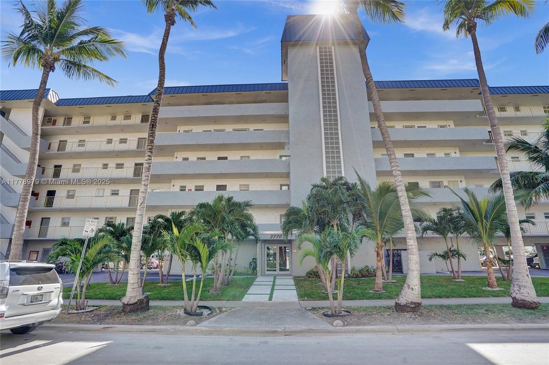 Vendido Recientemente: $215,000 (1 camas, 1 baños, 826 Pies cuadrados)