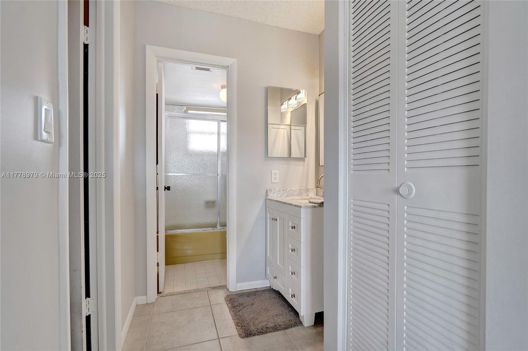 Vendido Recientemente: $215,000 (1 camas, 1 baños, 826 Pies cuadrados)