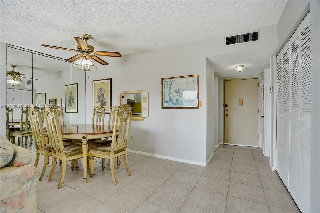 Vendido Recientemente: $215,000 (1 camas, 1 baños, 826 Pies cuadrados)