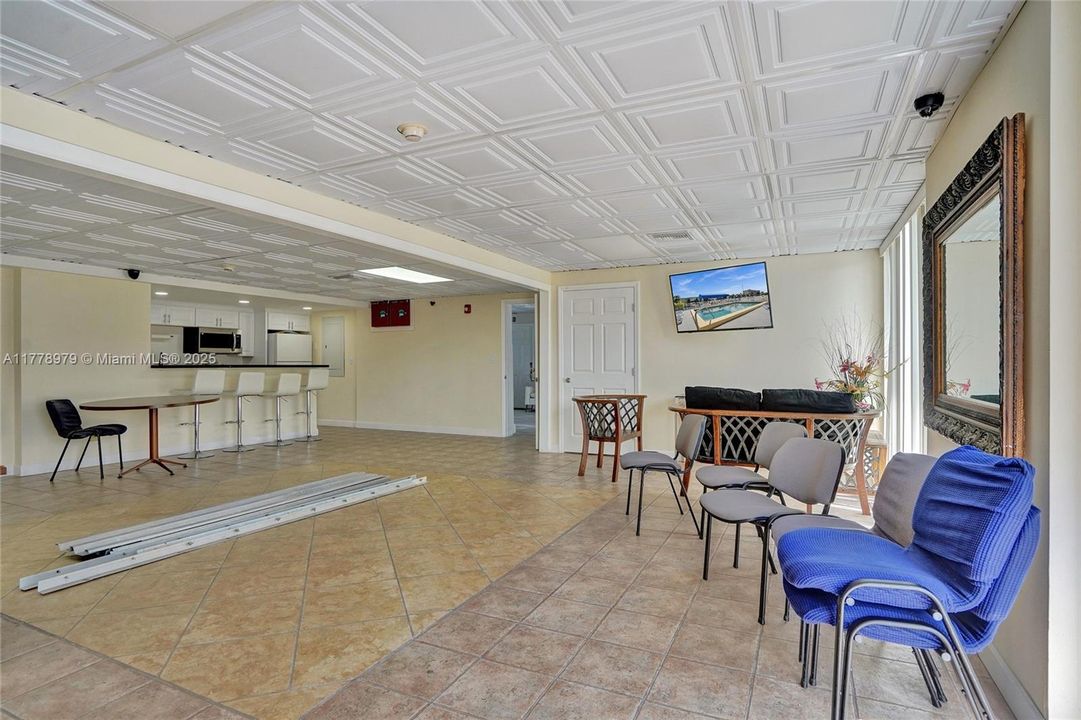 Vendido Recientemente: $215,000 (1 camas, 1 baños, 826 Pies cuadrados)