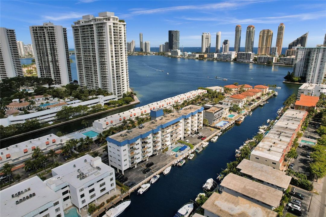 Vendido Recientemente: $215,000 (1 camas, 1 baños, 826 Pies cuadrados)