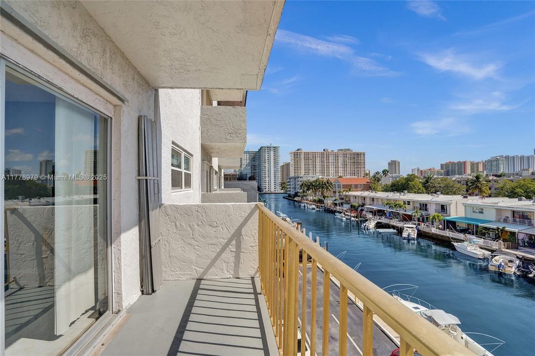 Vendido Recientemente: $215,000 (1 camas, 1 baños, 826 Pies cuadrados)