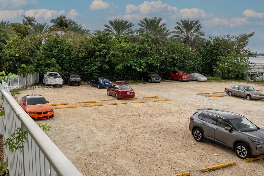 待售: $169,900 (0 贝兹, 1 浴室, 390 平方英尺)