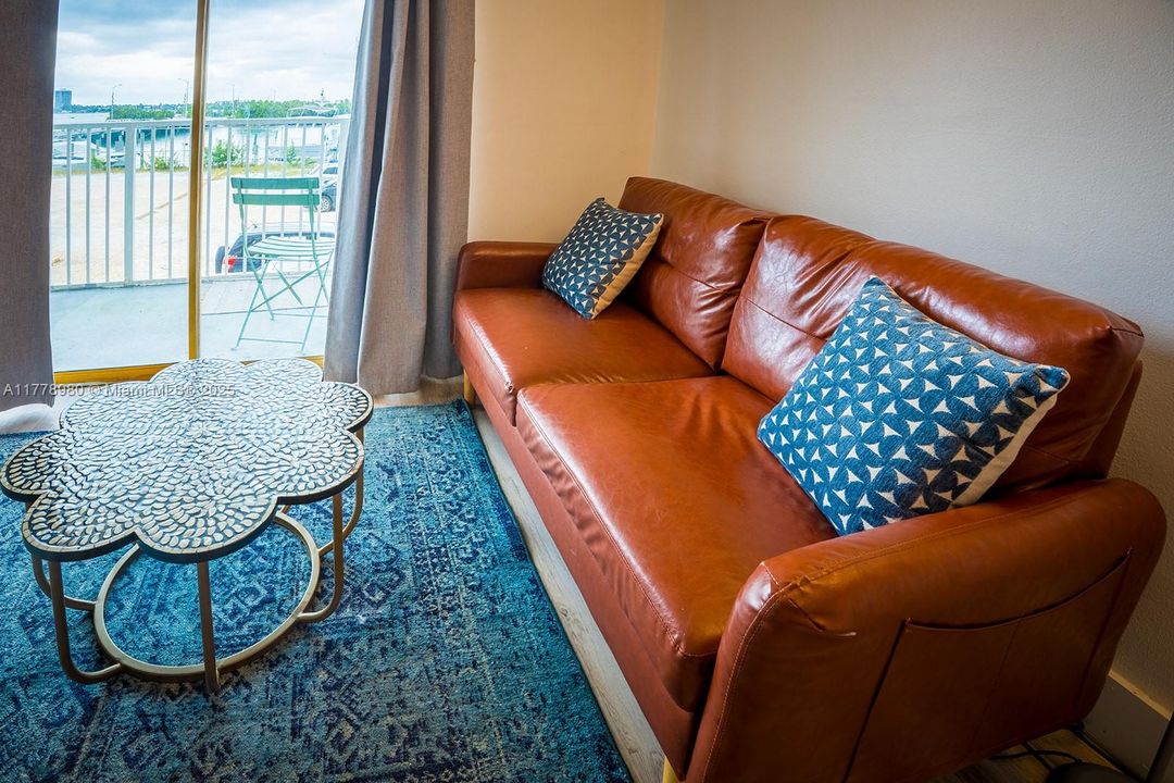 待售: $169,900 (0 贝兹, 1 浴室, 390 平方英尺)