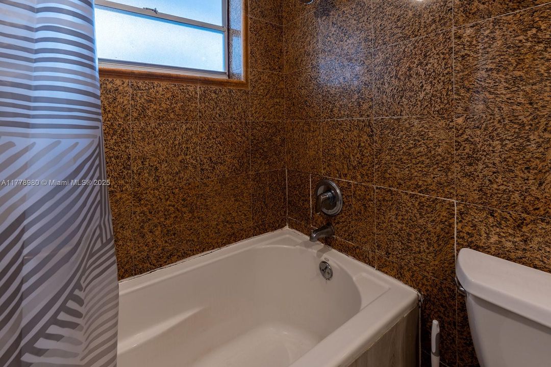 待售: $169,900 (0 贝兹, 1 浴室, 390 平方英尺)