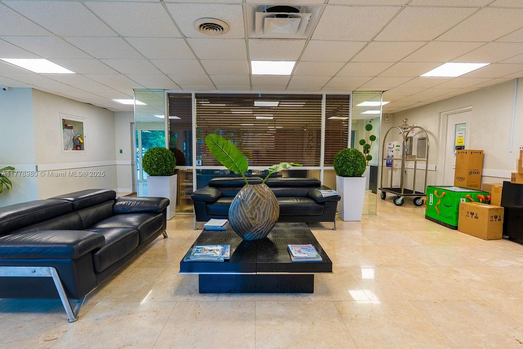 待售: $169,900 (0 贝兹, 1 浴室, 390 平方英尺)