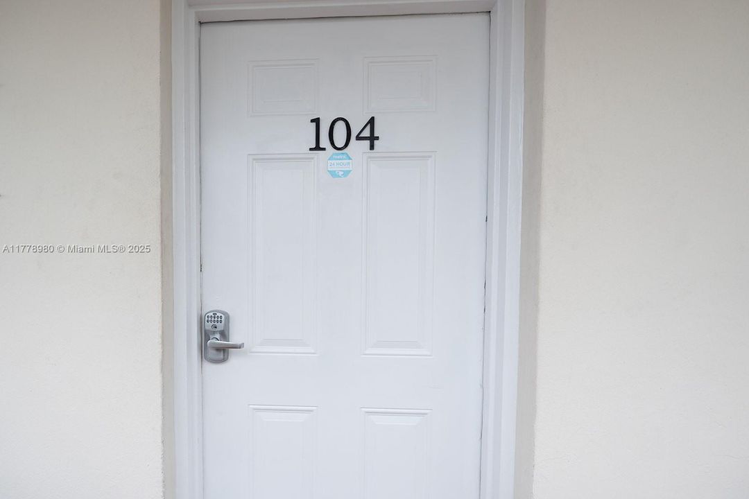 待售: $169,900 (0 贝兹, 1 浴室, 390 平方英尺)