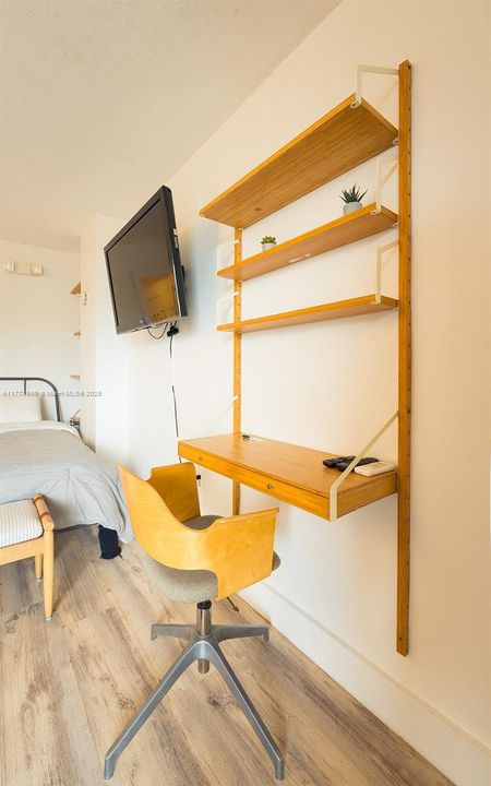 待售: $169,900 (0 贝兹, 1 浴室, 390 平方英尺)