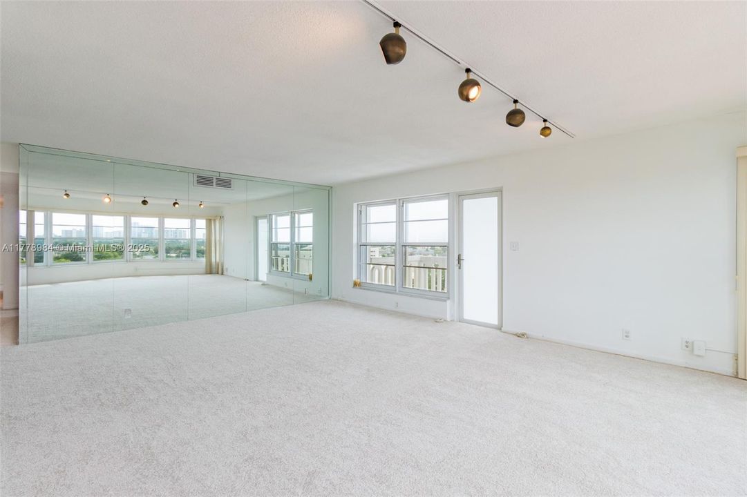 For Sale: $325,000 (3 beds, 2 baths, 1458 Square Feet)