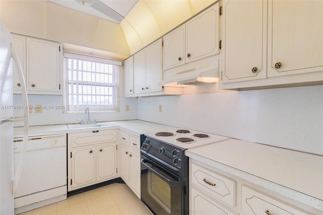 For Sale: $325,000 (3 beds, 2 baths, 1458 Square Feet)